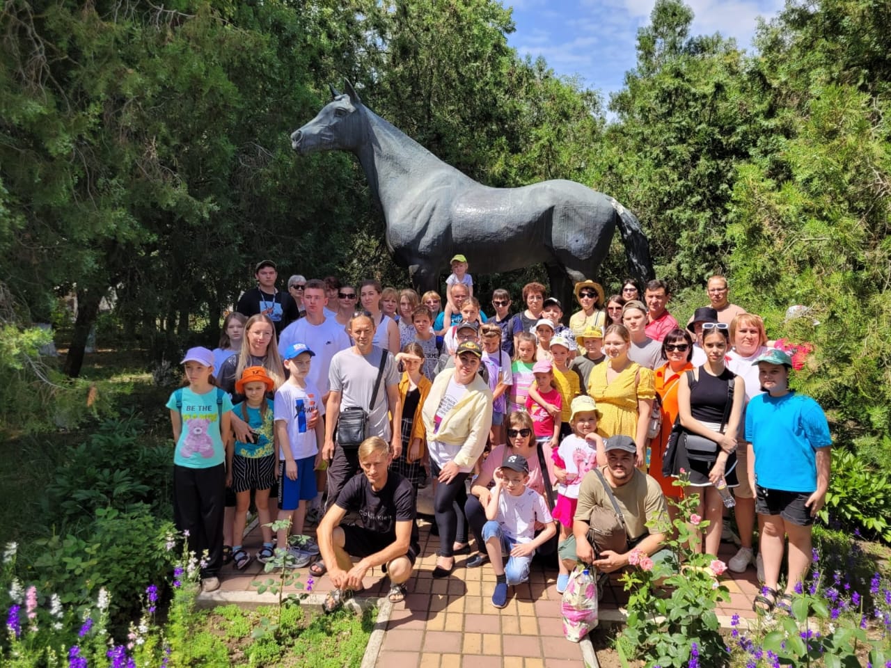 Дети сотрудников  ГК «Прогресс Агро» познакомились с историей и обитателями конного завода «Восход»