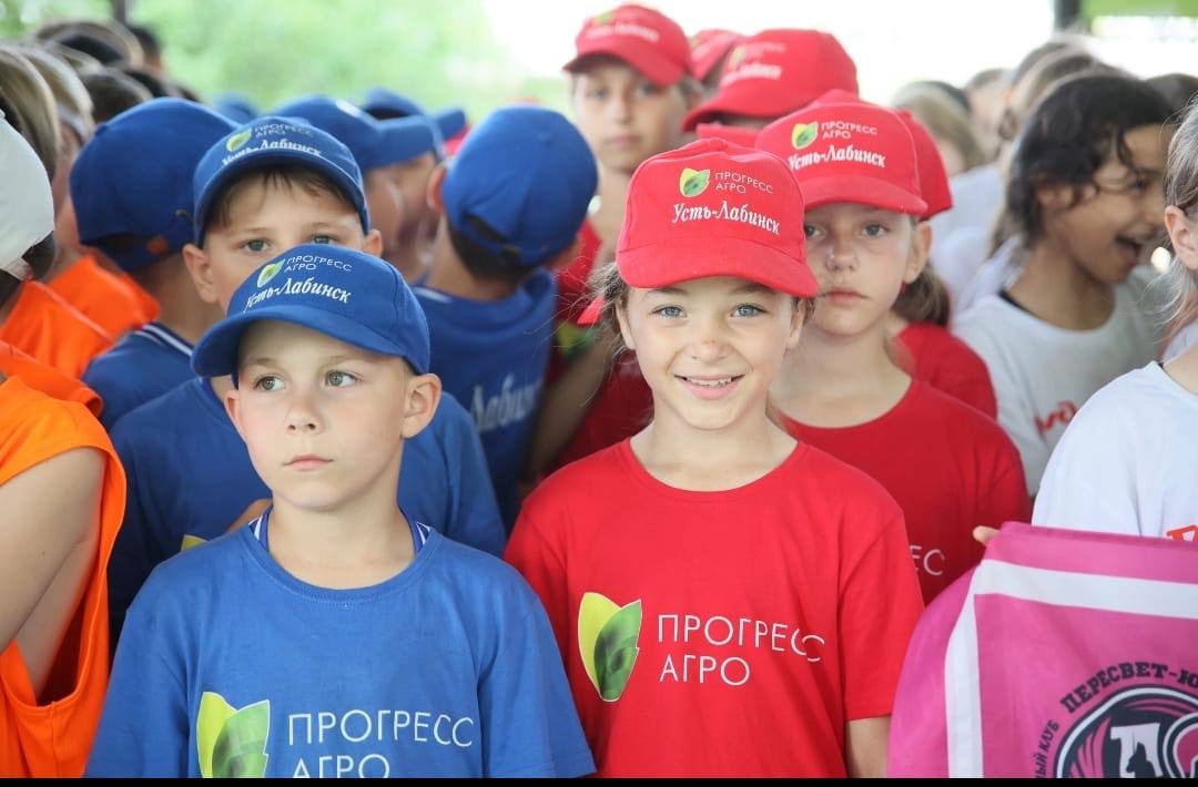 ГК «Прогресс Агро» подарила спортивную форму юным спортсменам из Усть-Лабинска