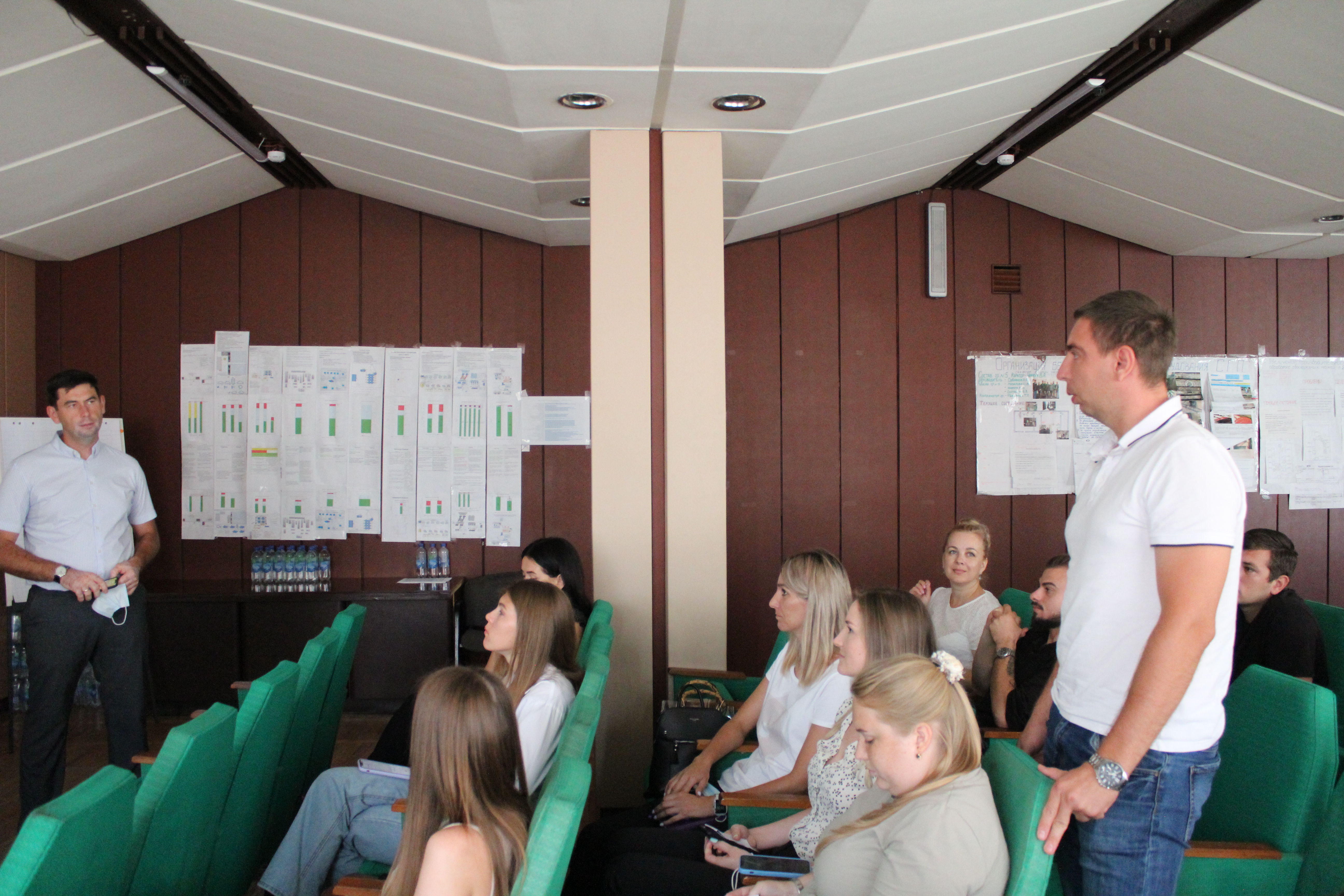 Активисты Молодежного совета «Прогресс Агро» в диалоге с мэром Усть-Лабинска