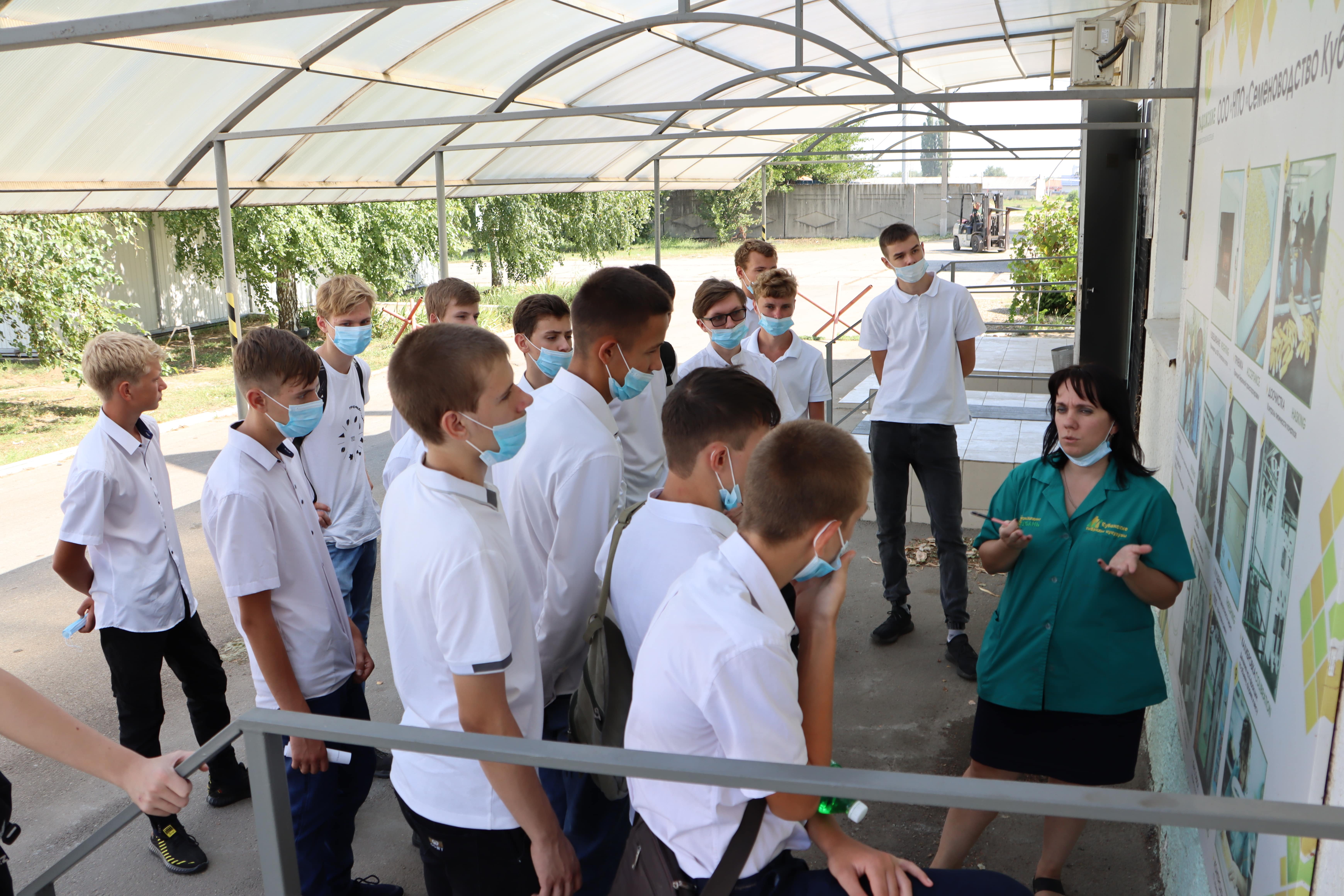Студенты Ладожского многопрофильного техникума посетили Ладожский кукурузокалибровочный завод