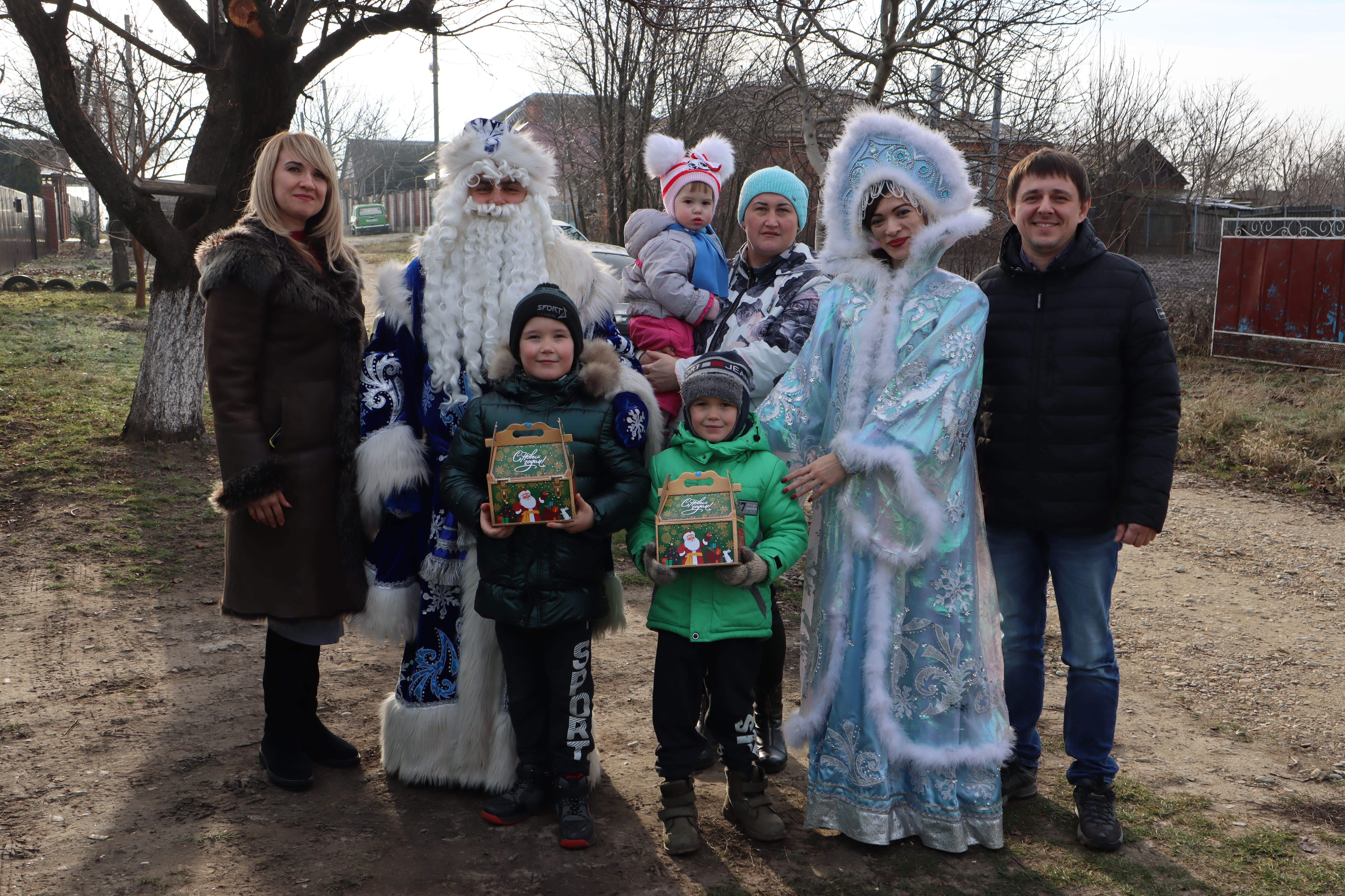 Сотрудники «Земельного фонда Кубани» присоединились к акции «Снежинка доброты»