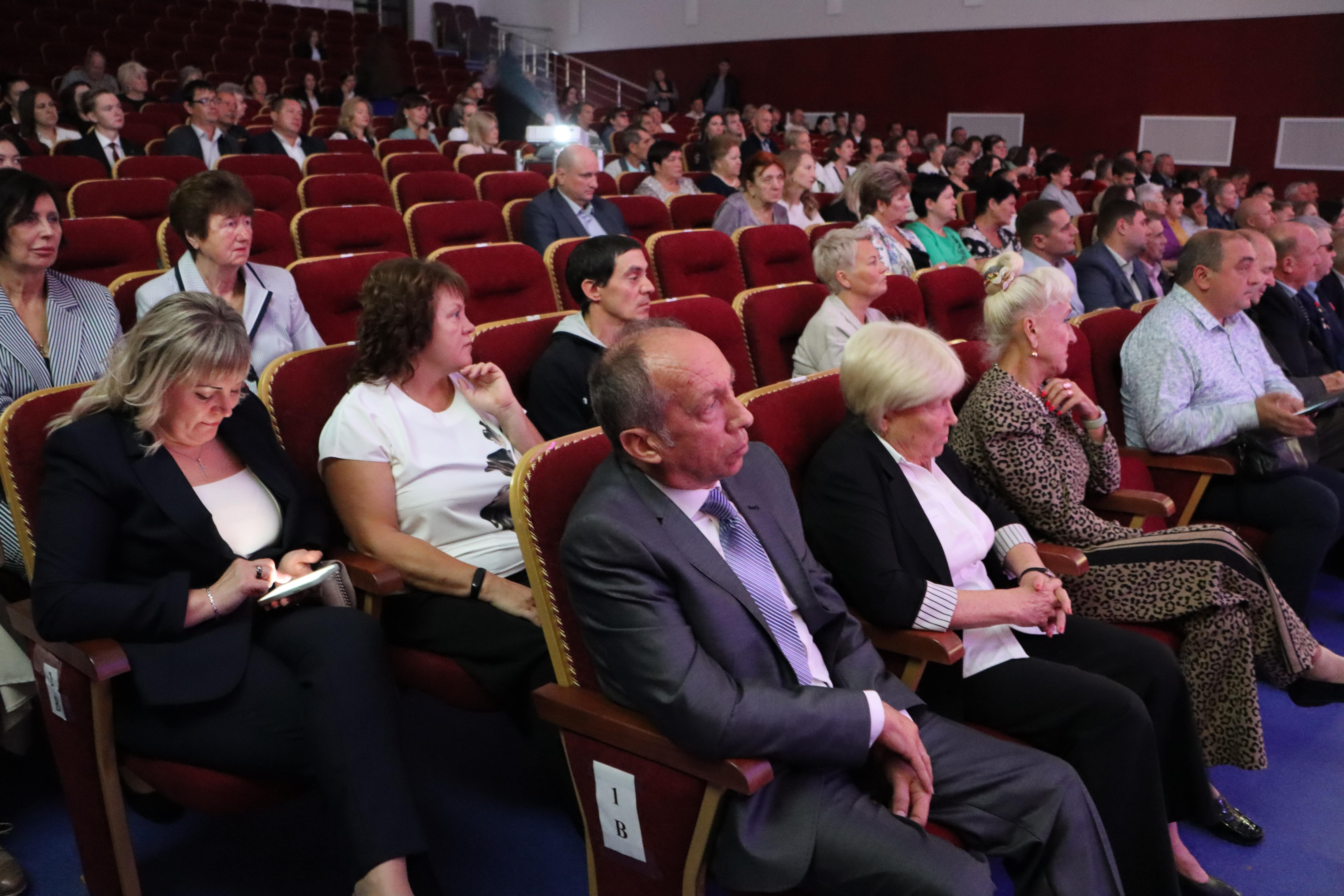 Мэр Усть-Лабинска в честь Дня города вручил медаль генеральному директору  «Прогресс Агро»